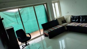 Team Area in 3 BHK Apartment at Girdhar Nagar – for Rent