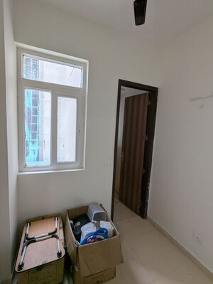 Room in 3 BHK Apartment at Capital Residency 360, Sector 70a – for Rent