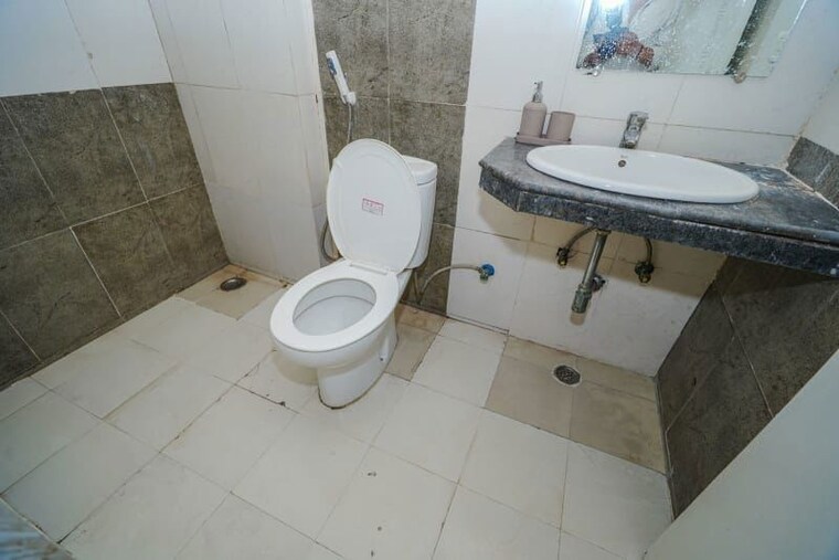 Bathroom, nimbus-the-hyde-park 2.5 Bedroom 1080 Sq.Ft. Apartment In Sector 78 Noida 10514549