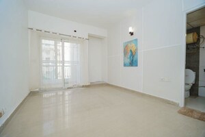 Room in 2.5 BHK Apartment at Nimbus The Hyde park, Sector 78 – for Sale