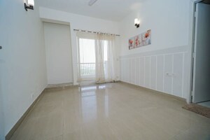Room in 2.5 BHK Apartment at Nimbus The Hyde park, Sector 78 – for Sale
