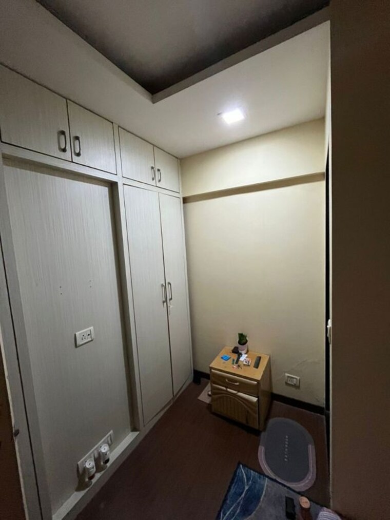 Room, bandra west 1.5 Bedroom 650 Sq.Ft. Apartment In Bandra West Mumbai 10514581