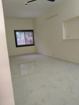 Room in 3 BHK Builder Floor at Alaknanda – for Rent