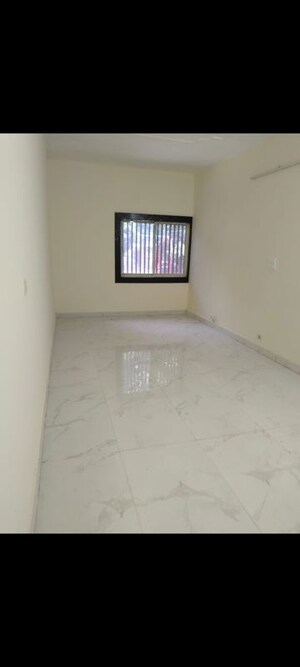 Room in 3 BHK Builder Floor at Alaknanda – for Rent