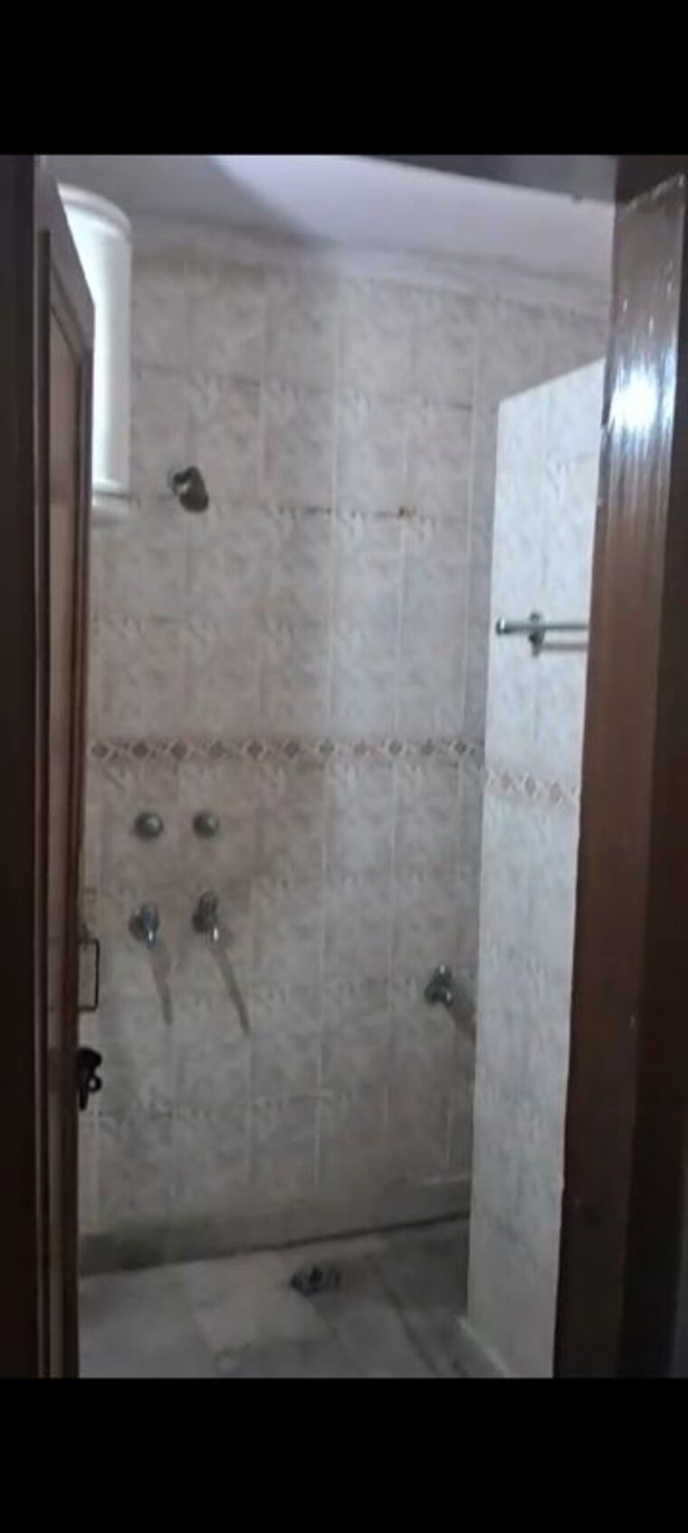 Bathroom, lajpat nagar i 2 Bedroom 900 Sq.Ft. Builder Floor In Lajpat Nagar I Delhi 10514575