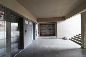 Room in 3 BHK Apartment at Thaltej – for Sale