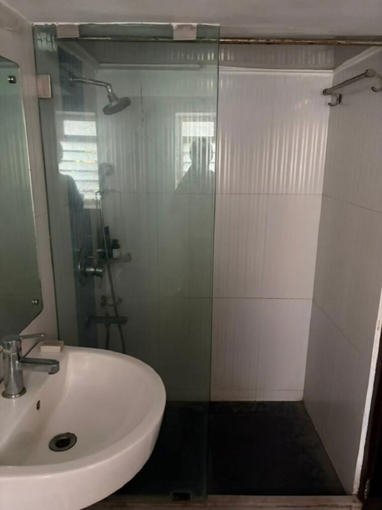 Bathroom, bandra west 2 Bedroom 700 Sq.Ft. Apartment In Bandra West Mumbai 10514643