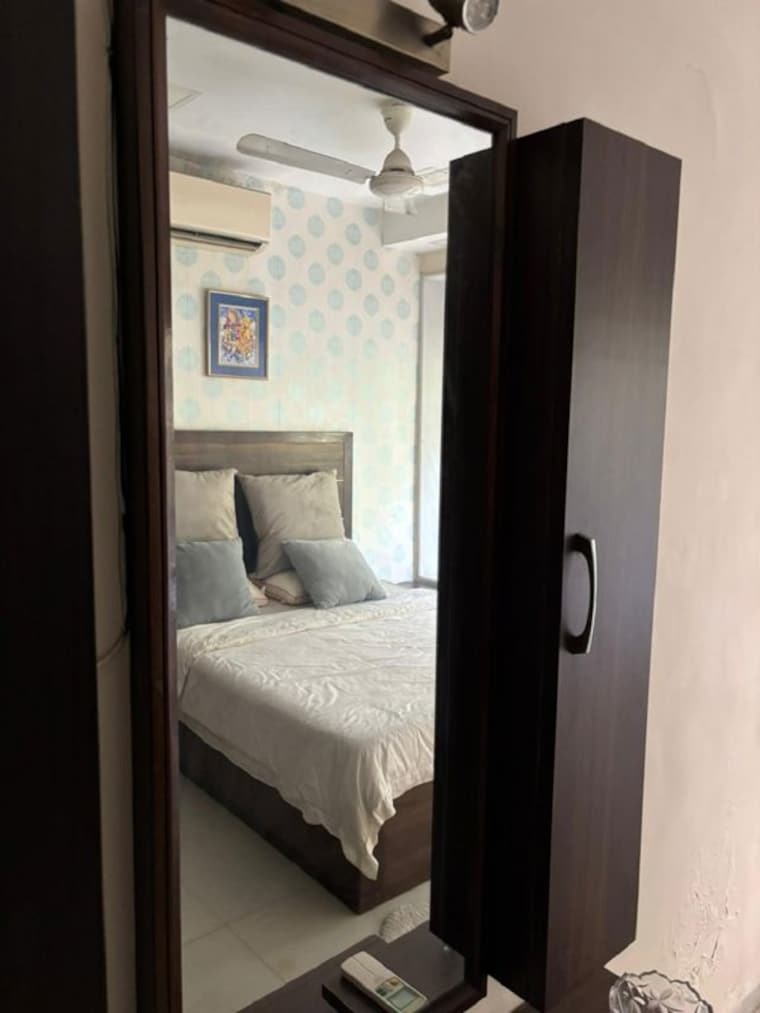 Room, bandra west 2 Bedroom 700 Sq.Ft. Apartment In Bandra West Mumbai 10514643