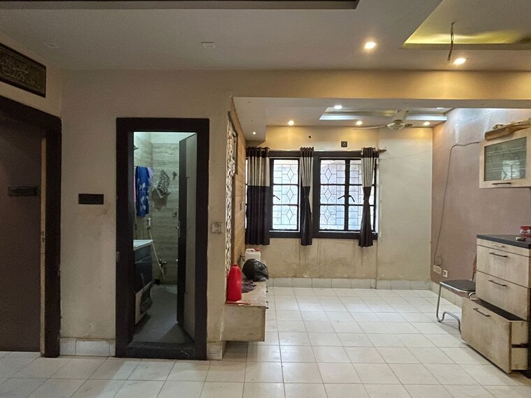 Room, em bypass 3 Bedroom 1200 Sq.Ft. Apartment In Em Bypass Kolkata 10514694