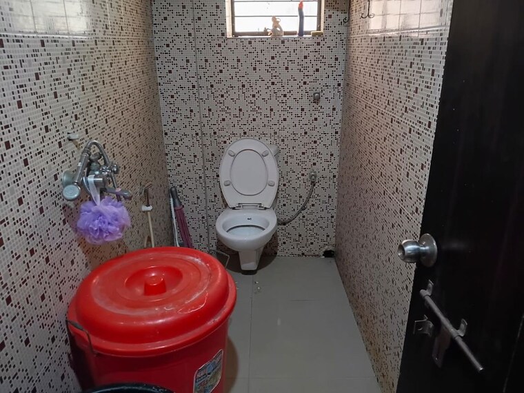 Bathroom, em bypass 3 Bedroom 1200 Sq.Ft. Apartment In Em Bypass Kolkata 10514694