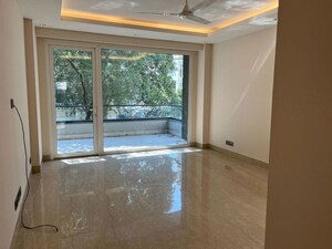 Room in 4 BHK Builder Floor at Green Park – for Rent