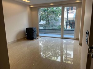 Room in 4 BHK Builder Floor at Green Park – for Rent