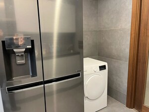 Furnished Amenities in 4 BHK Builder Floor at Green Park – for Rent