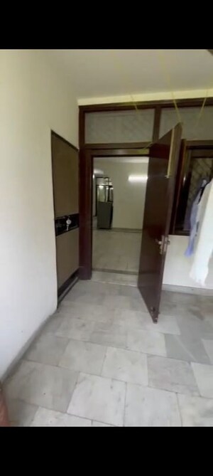 2 BHK Builder Floor – Entrance View at Lajpat Nagar I - for Rent