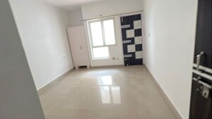 Room in 3.5 BHK Apartment at Kaveri Apartment, Gomti Nagar – for Rent