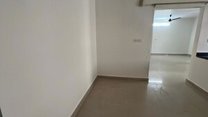Room in 3.5 BHK Apartment at Kaveri Apartment, Gomti Nagar – for Rent