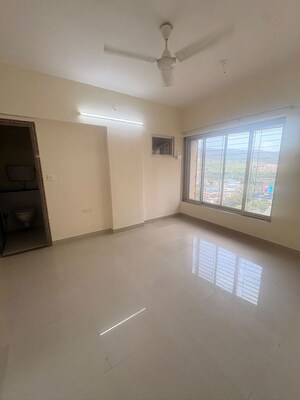 Room in 2.5 BHK Apartment at Kanakia Spaces Niharika, Manpada – for Rent