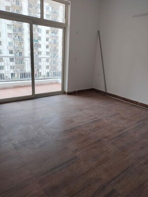 2.5 BHK Apartment For Rent in Mahagun Moderne, Sector 78