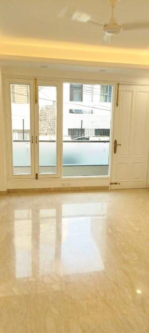 Room in 4 BHK Builder Floor at Greater Kailash ii – for Rent