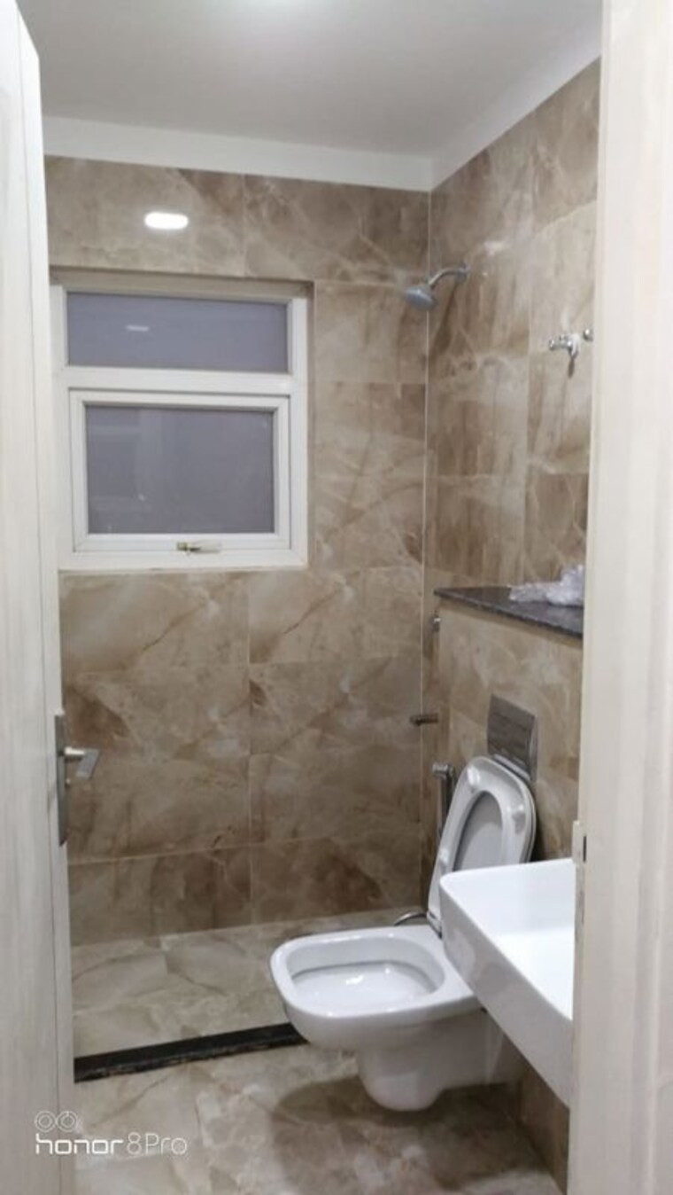 Bathroom, emaar-emerald-floors-premier 4 Bedroom 1975 Sq.Ft. Apartment In Sector 65 Gurgaon 10514785