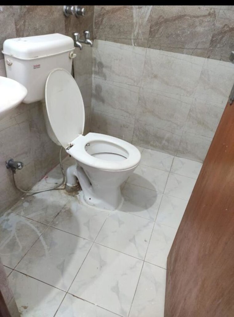 Bathroom, sushant lok i 1 RK 60 Sq.Yd. Builder Floor In Sushant Lok I Gurgaon 10514788