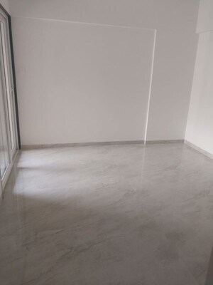 Room in 3 BHK Apartment at Shubh Nirvana, Viman Nagar – for Rent