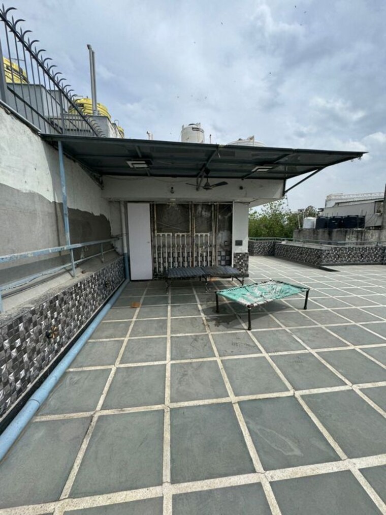 Balcony, new rajinder nagar 3 Bedroom 200 Sq.Yd. Builder Floor In New Rajinder Nagar Delhi 10514847
