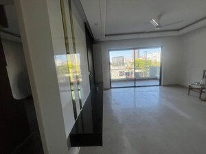 Room in 3 BHK Apartment at Signature Global City 63A, Sector 63a – for Rent