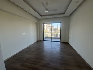 Room in 3 BHK Apartment at Signature Global City 63A, Sector 63a – for Rent