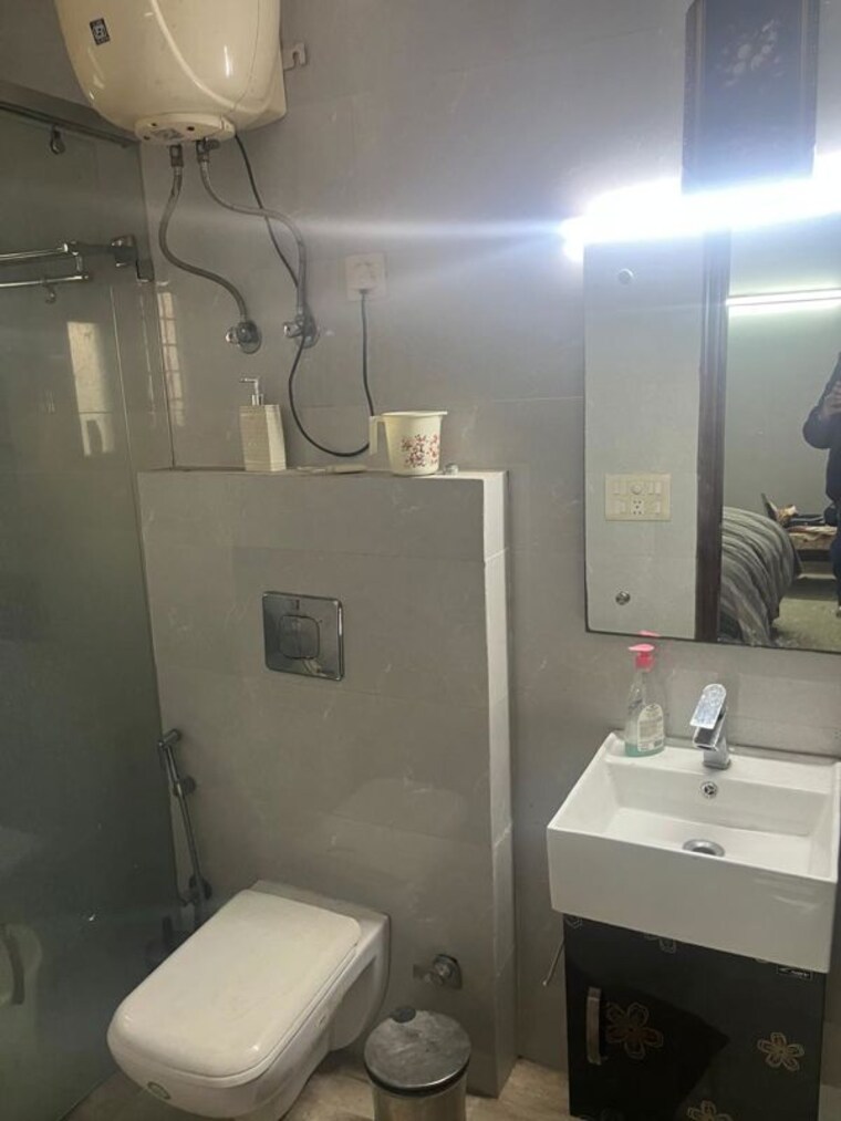 Bathroom, new rajinder nagar 3 Bedroom 200 Sq.Ft. Builder Floor In New Rajinder Nagar Delhi 10514864