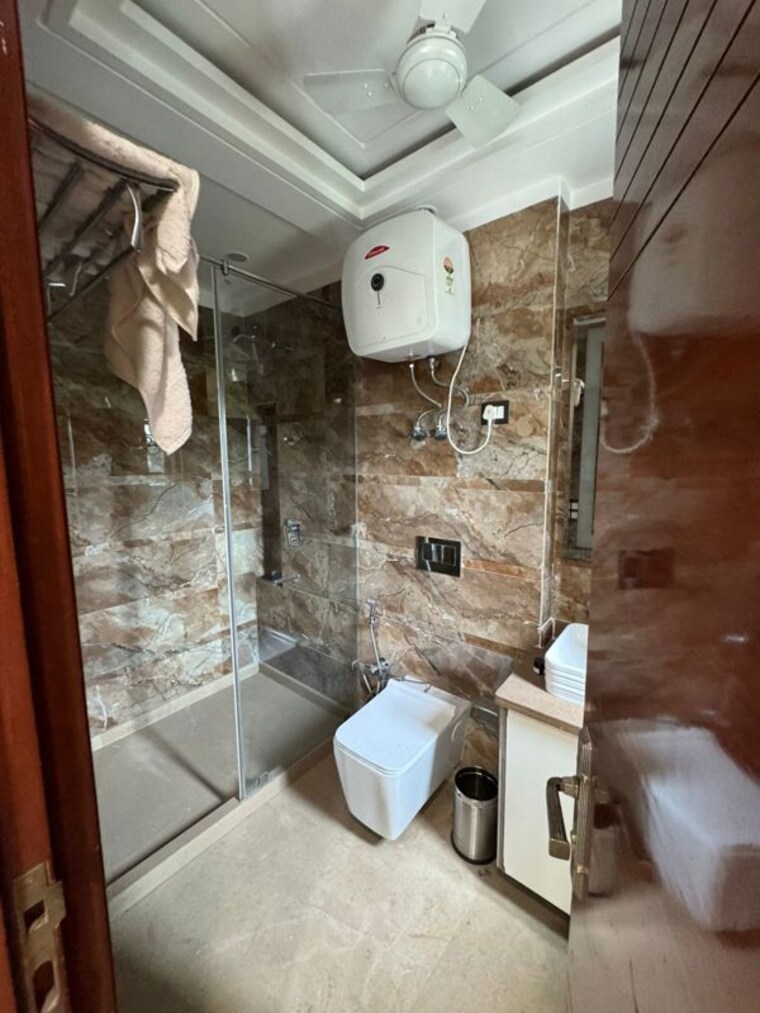 Bathroom, new rajinder nagar 3 Bedroom 200 Sq.Ft. Builder Floor In New Rajinder Nagar Delhi 10514864