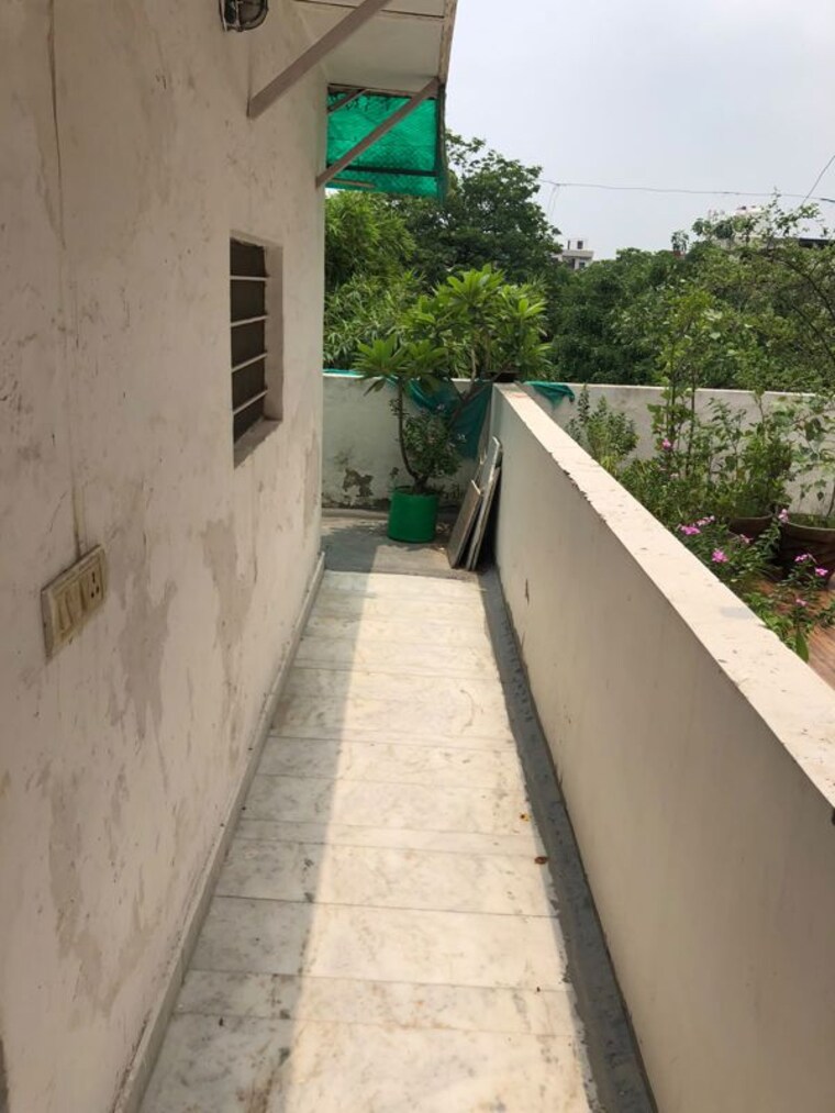 Balcony, sushant lok i 1 RK 100 Sq.Yd. Builder Floor In Sushant Lok I Gurgaon 10514879