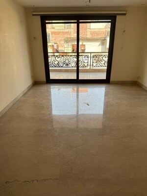 Room in 4 BHK Builder Floor at Panchsheel Park – for Sale