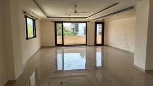 Room in 4 BHK Builder Floor at Panchsheel Park – for Sale