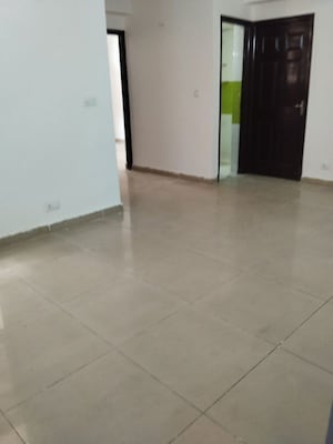 Room in 2 BHK Apartment at Supertech Cape Town, Sector 74 – for Rent
