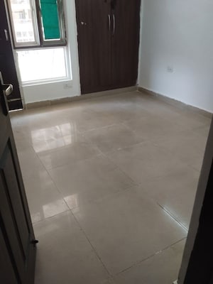 Room in 2 BHK Apartment at Supertech Cape Town, Sector 74 – for Rent