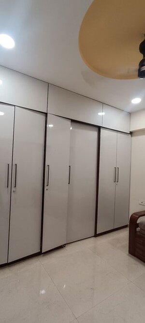 Room in 1 BHK Apartment at Vile Parle West – for Sale