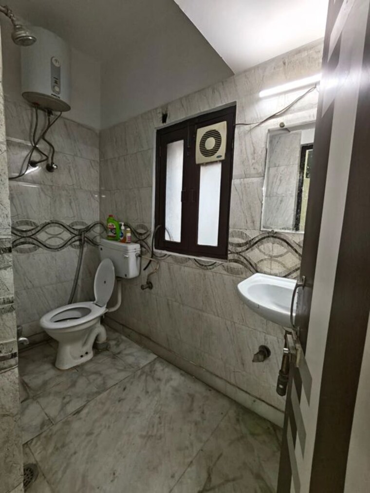 Bathroom, malviya nagar 2 Bedroom 1100 Sq.Ft. Builder Floor In Malviya Nagar Delhi 10514915