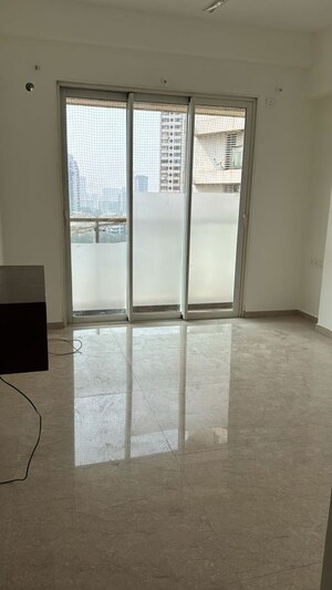 Room in 2 BHK Apartment at JP Decks, Goregaon East – for Sale