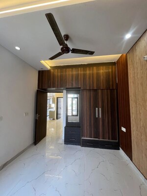 Room in 3 BHK Builder Floor at Pir Machalla – for Sale