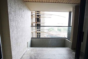 Room in 3 BHK Apartment at Thaltej – for Sale