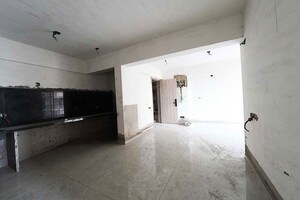 Room in 3 BHK Apartment at Thaltej – for Sale