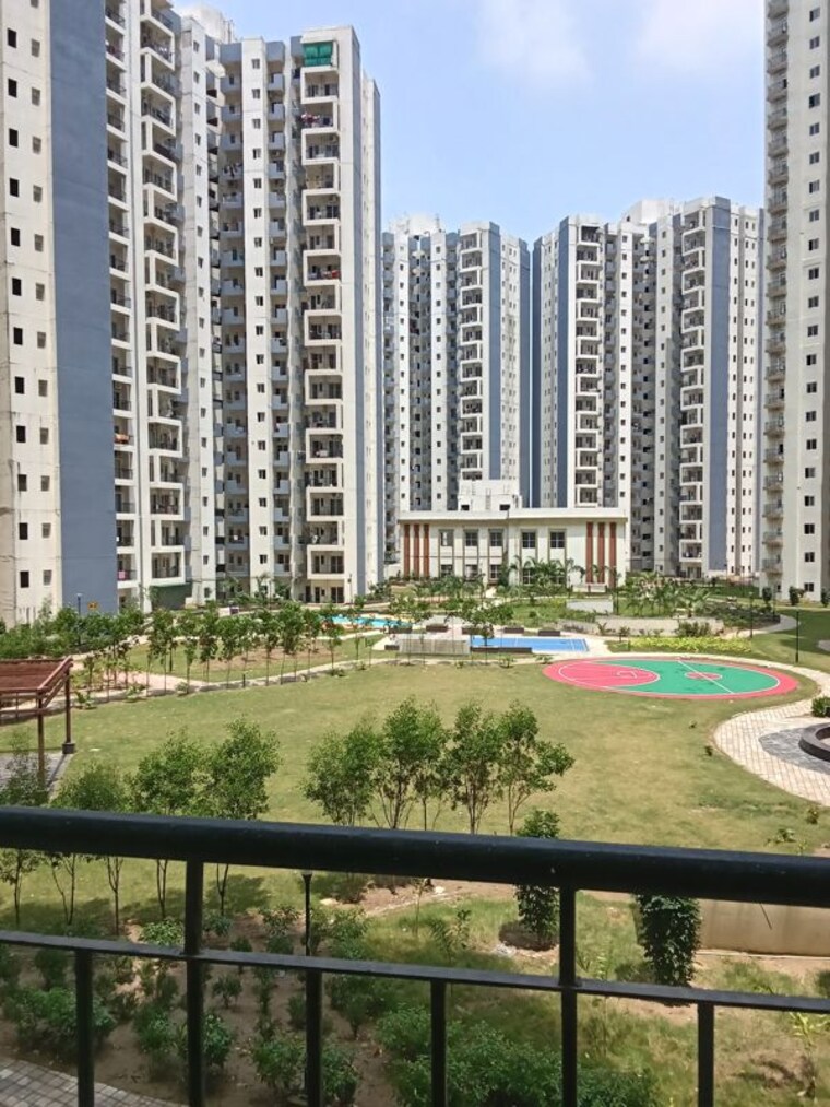 Garden, amrapali dream valley 2.5 Bedroom 920 Sq.Ft. Apartment In Amrapali Dream Valley Greater Noida 10514998