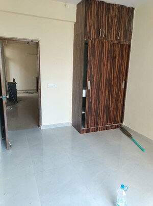 Room in 3 BHK Apartment at Mahagun My Woods, Sector 16c Greater Noida – for Rent