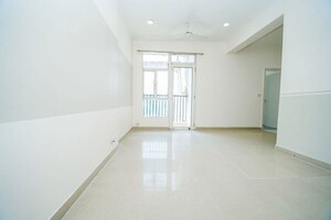 Room in 2.5 BHK Apartment at Gaur City 5th Avenue, Sector 4 Greater Noida – for Sale