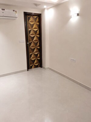 Room in 2 BHK Builder Floor at Kailash Hills – for Rent