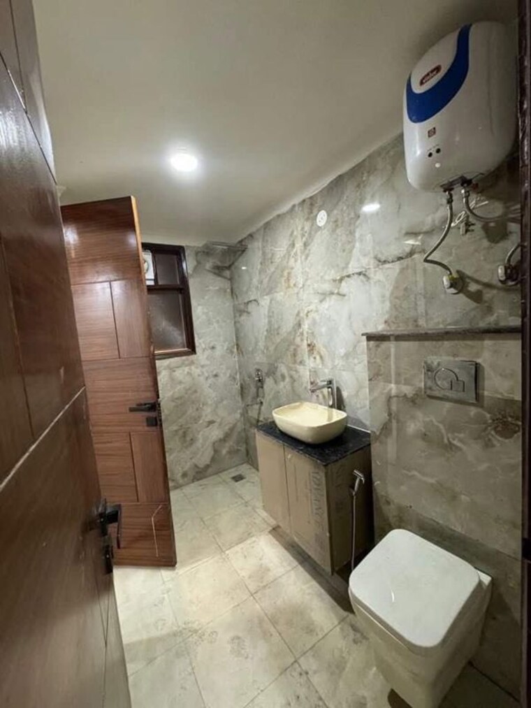 Bathroom, chattarpur 3 Bedroom 1400 Sq.Ft. Apartment In Chattarpur Delhi 10515153