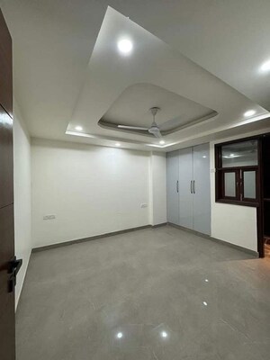 Room in 3 BHK Apartment at Chattarpur – for Rent