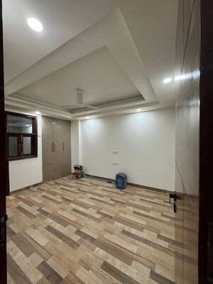 Room in 3 BHK Apartment at Chattarpur – for Rent