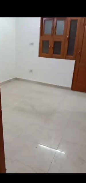 Room in 1 BHK Builder Floor at Mahavir Enclave – for Sale